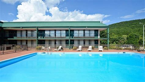 hotels in covington va 24426.